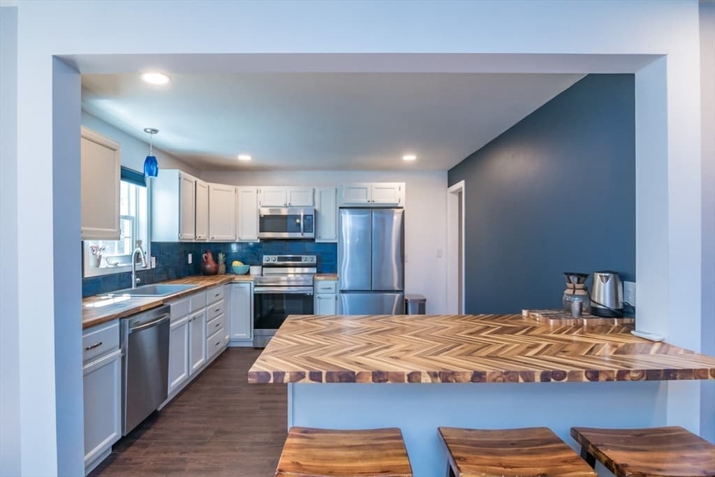 Condominium at 6 Duncan Dr # B, Deerfield MA 01373, Deerfield, photo 10 of 33