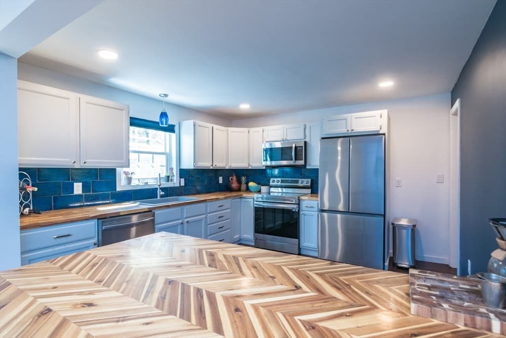 Condominium at 6 Duncan Dr # B, Deerfield MA 01373, Deerfield, photo 11 of 33
