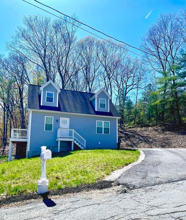122 Swan Ave, Fitchburg MA 01420