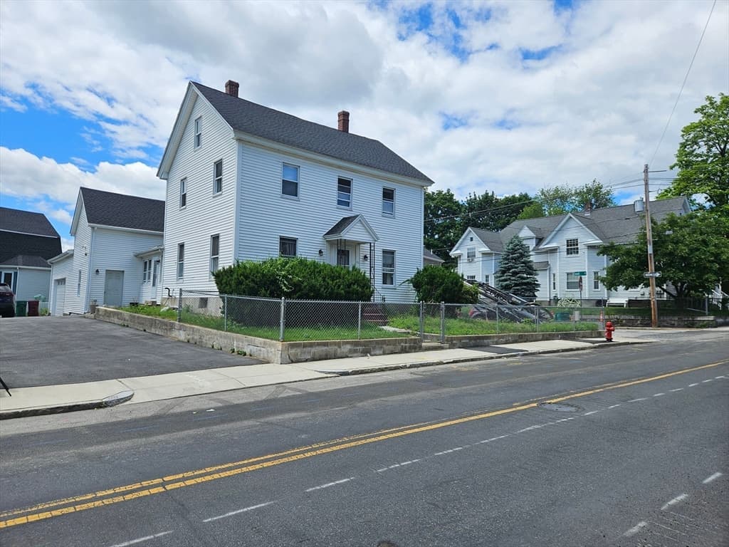 192 Hildreth St, Lowell MA 01850 photo 3