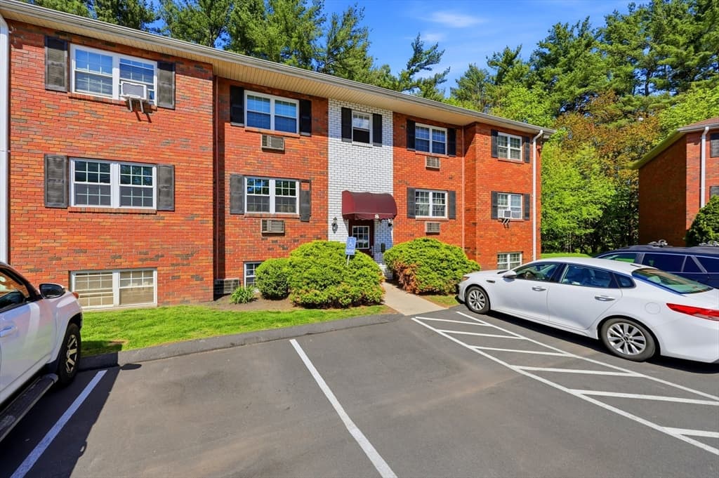 Condominium at 8 Maple Crest Cir # C, Holyoke MA 01040, Holyoke, photo 2 of 18