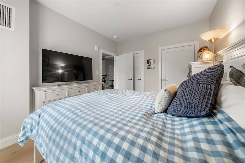 Condominium at 100 Shawmut Ave # 811, Boston MA 02118, photo 17 of 37