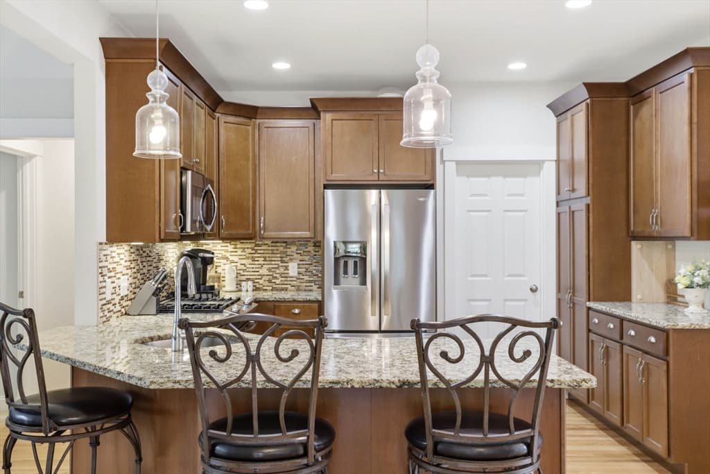 Single Family Residence at 15 Southview Way, Plymouth MA 02360, photo 5 of 24