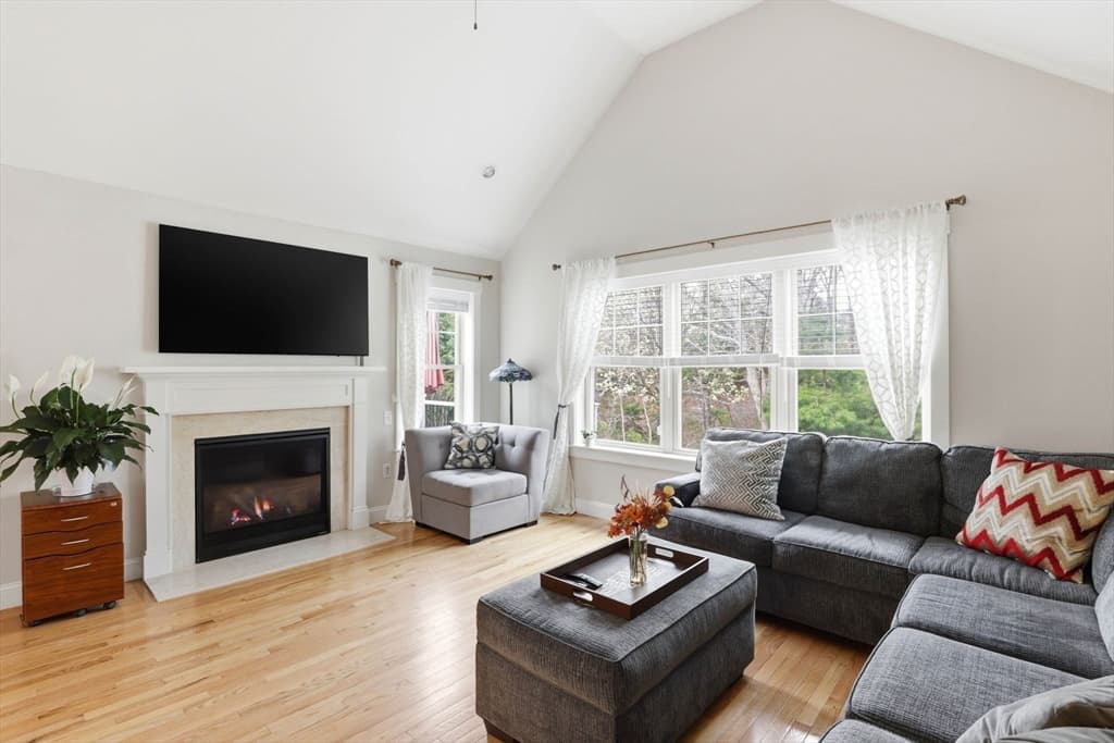 Single Family Residence at 15 Southview Way, Plymouth MA 02360, photo 9 of 24