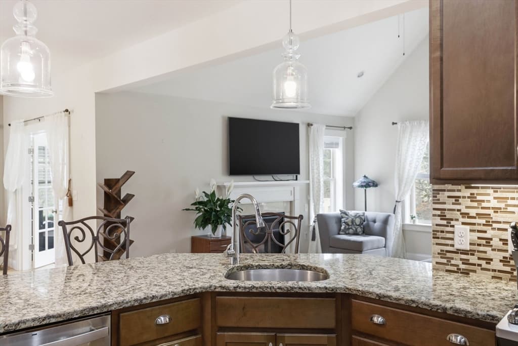 Single Family Residence at 15 Southview Way, Plymouth MA 02360, photo 8 of 24
