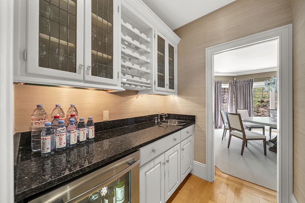 1 Graystone Ln, Weston MA 02493 photo 18