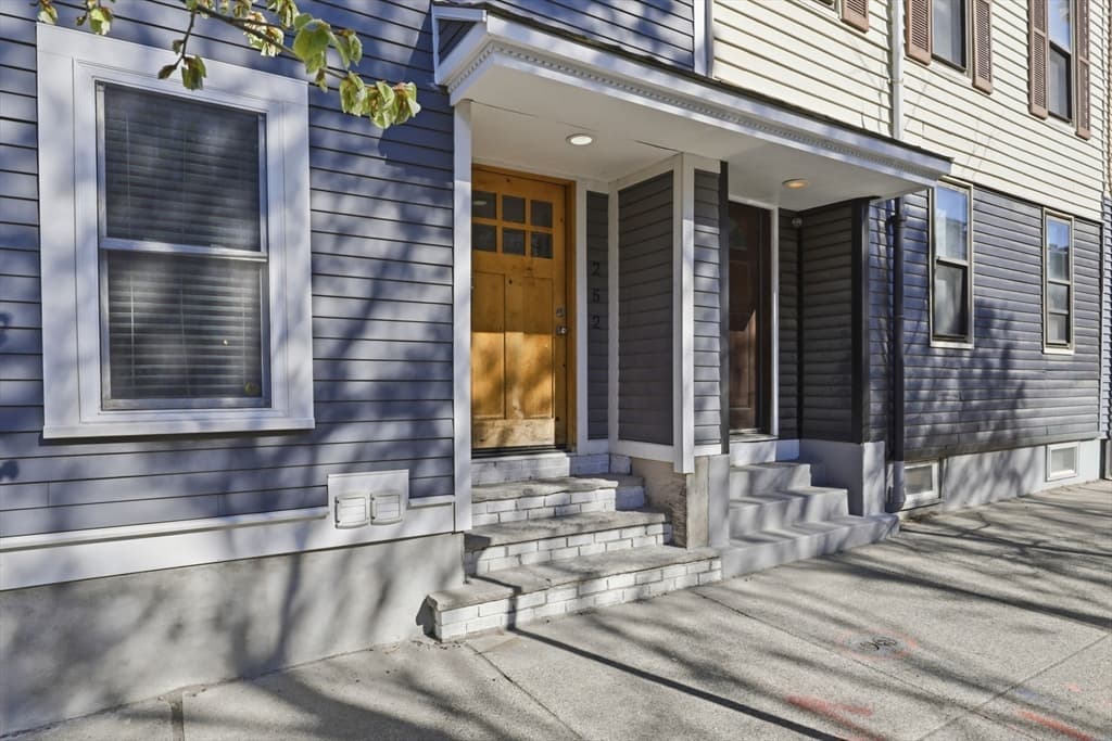 Condominium at 252 E Street # 1, Boston MA 02127, photo 12 of 13