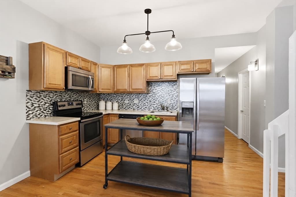 Condominium at 252 E Street # 1, Boston MA 02127, photo 5 of 13