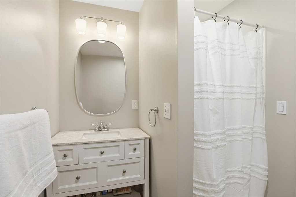 Condominium at 252 E Street # 1, Boston MA 02127, photo 10 of 13