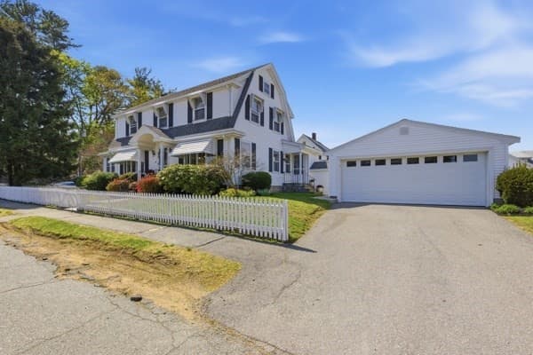 Single Family Residence at 57 Cumberland Circle, Lynn MA 01904, photo 10 of 40
