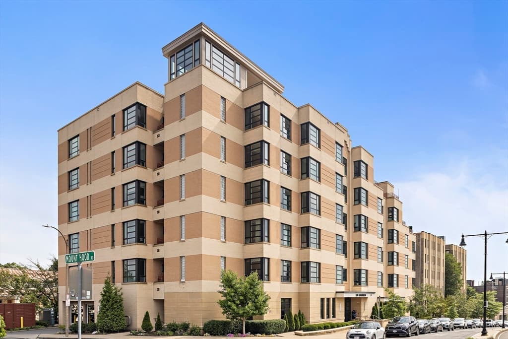 1650 Commonwealth Ave # 204, Boston MA 02135