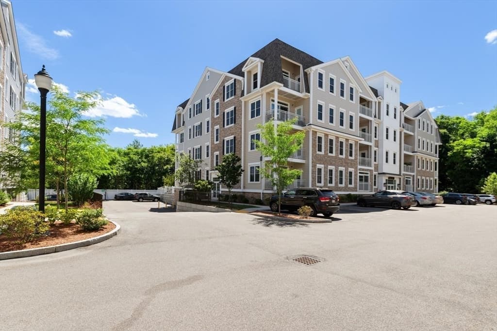 Condominium at 320 Middlesex Ave # E307, Medford MA 02155, photo 27 of 37