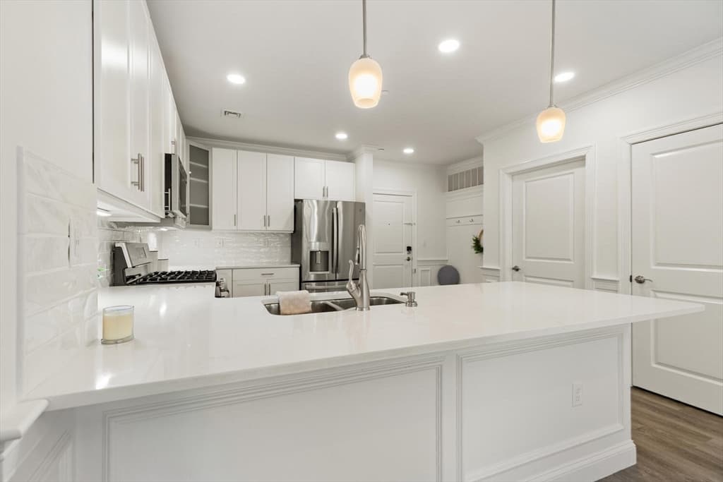 Condominium at 320 Middlesex Ave # E307, Medford MA 02155, photo 13 of 37