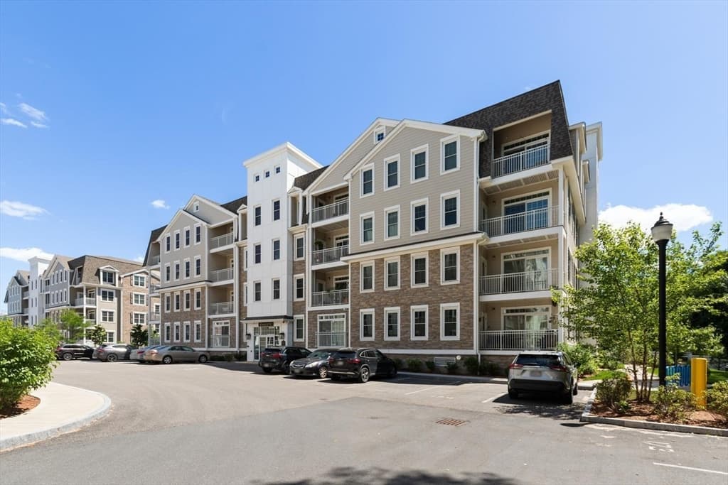 Condominium at 320 Middlesex Ave # E307, Medford MA 02155, photo 26 of 37