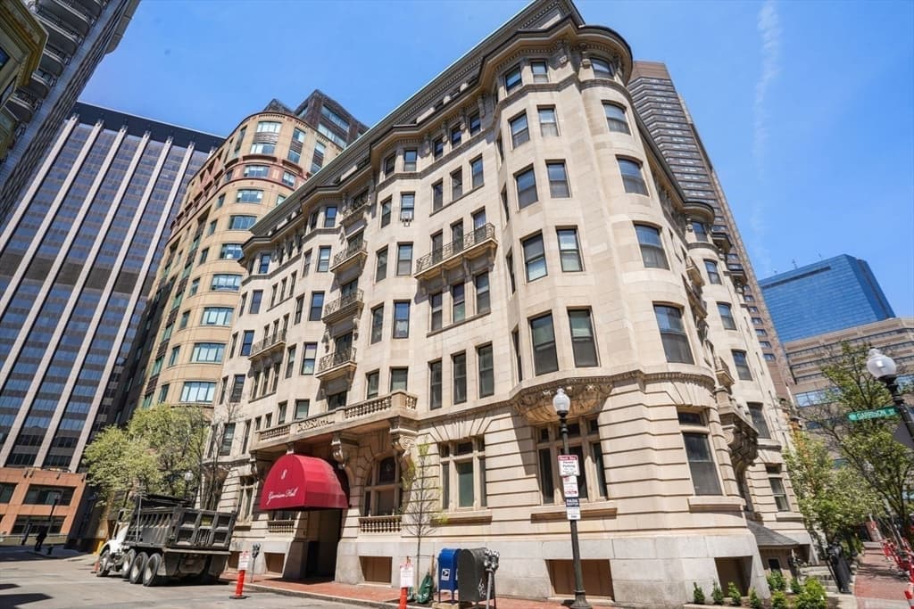 Condominium at 8 Garrison St # 706, Boston MA 02116, photo 2 of 14