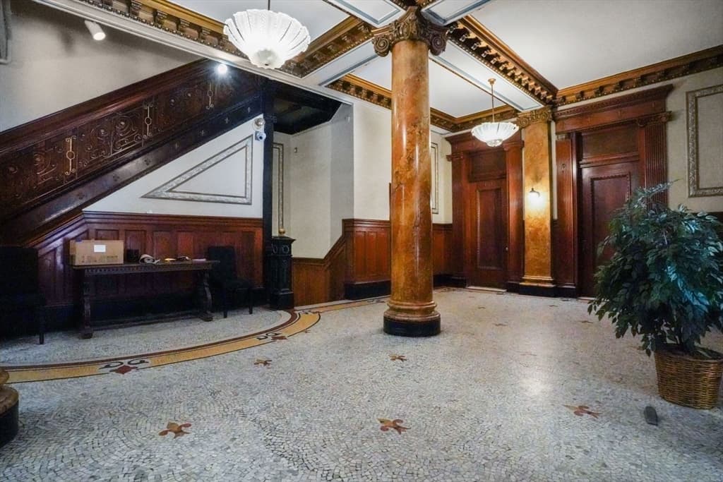 Condominium at 8 Garrison St # 706, Boston MA 02116, photo 13 of 14