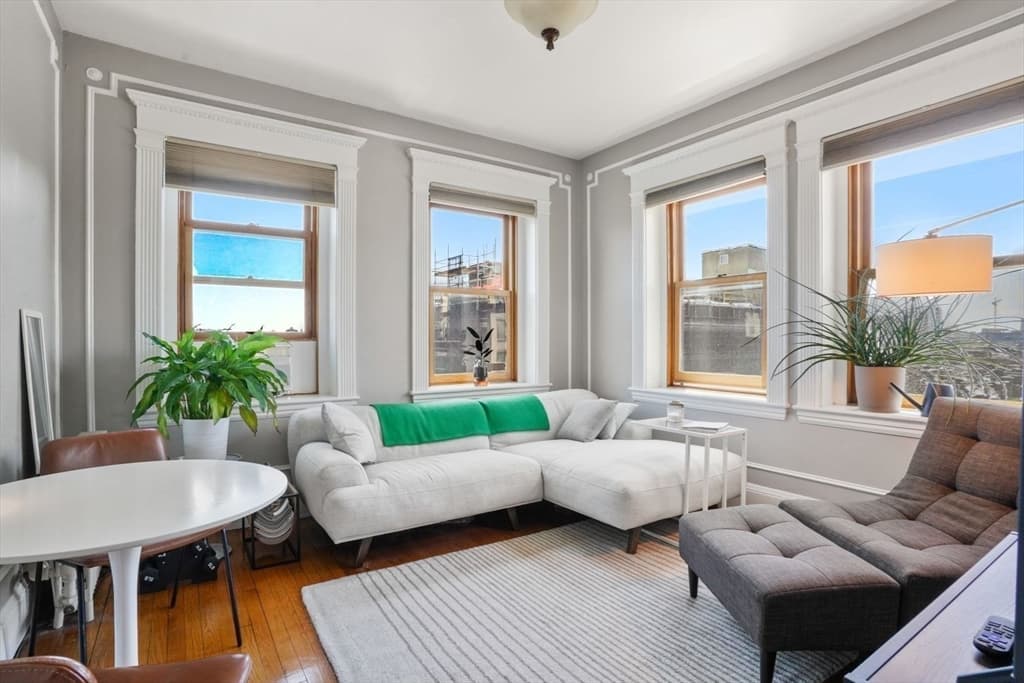 Condominium at 8 Garrison St # 706, Boston MA 02116, photo 3 of 14