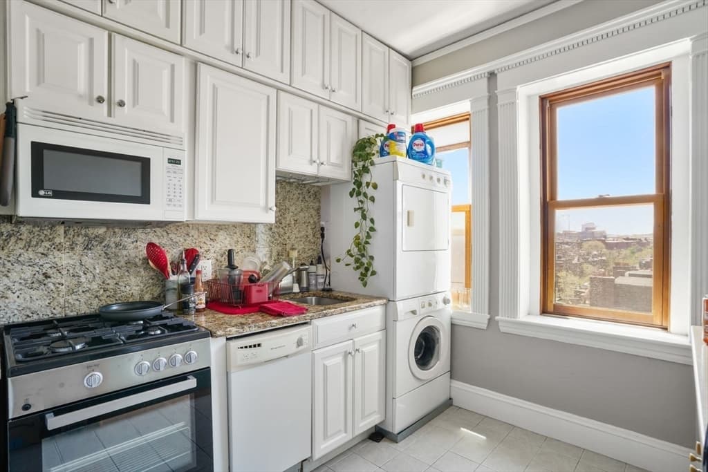 Condominium at 8 Garrison St # 706, Boston MA 02116, photo 9 of 14