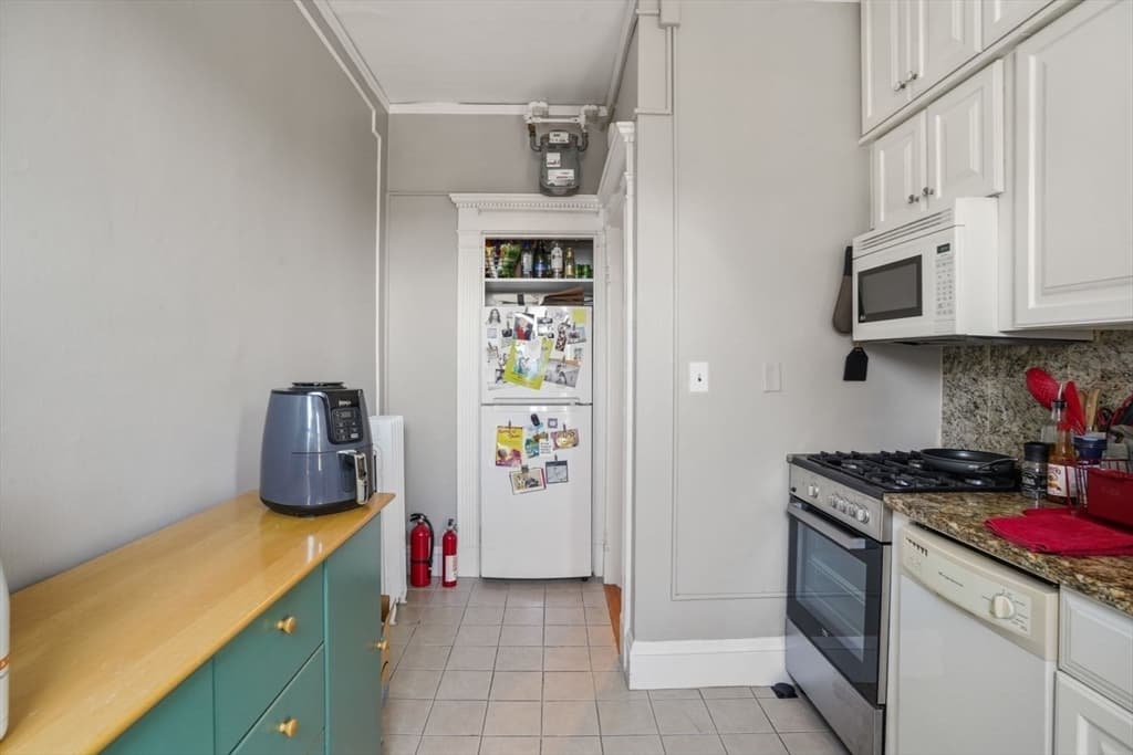 Condominium at 8 Garrison St # 706, Boston MA 02116, photo 11 of 14