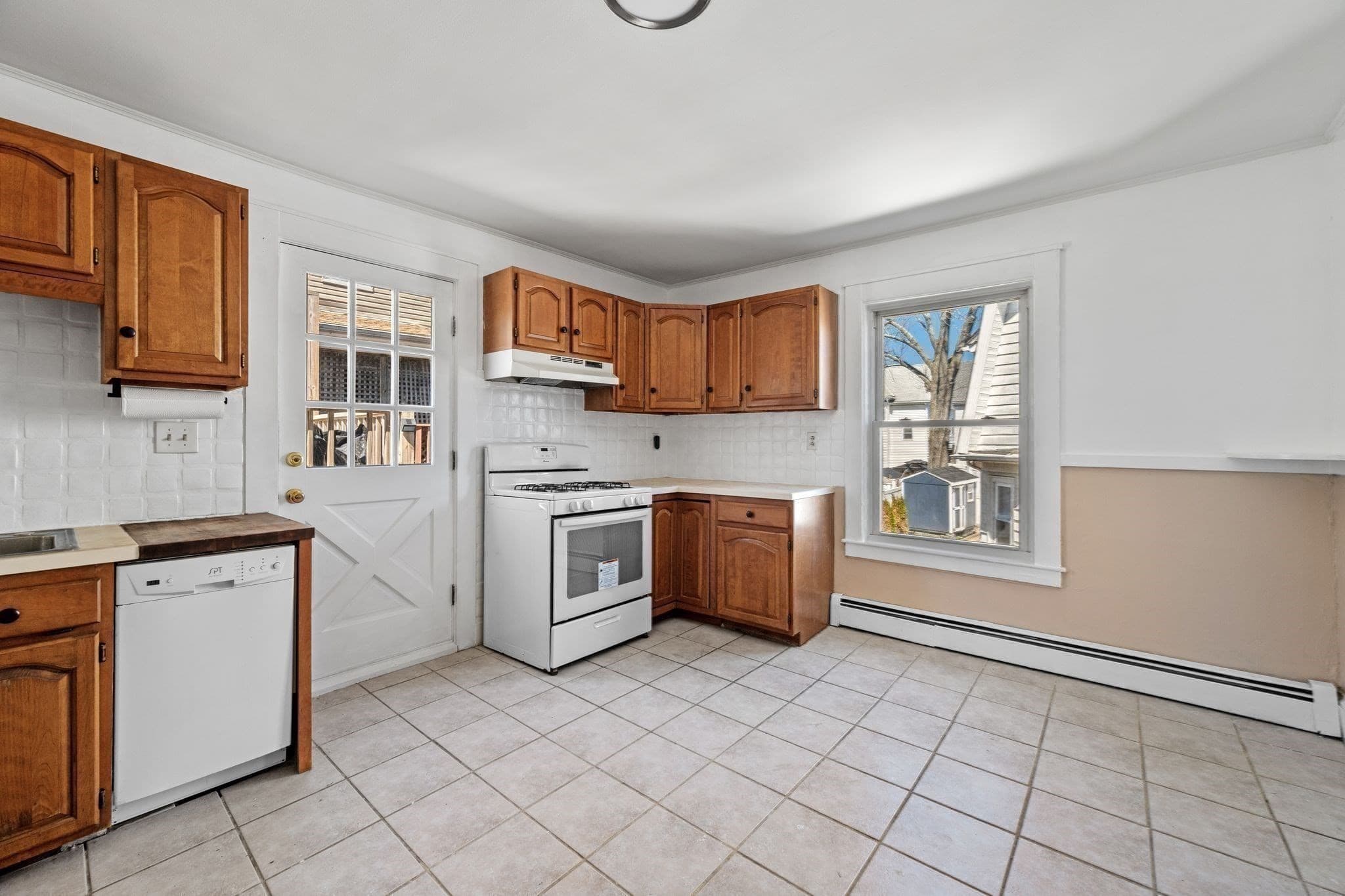 Condominium at 12-16 Landon Cir # 3, Lynn MA 01902, photo 10 of 29