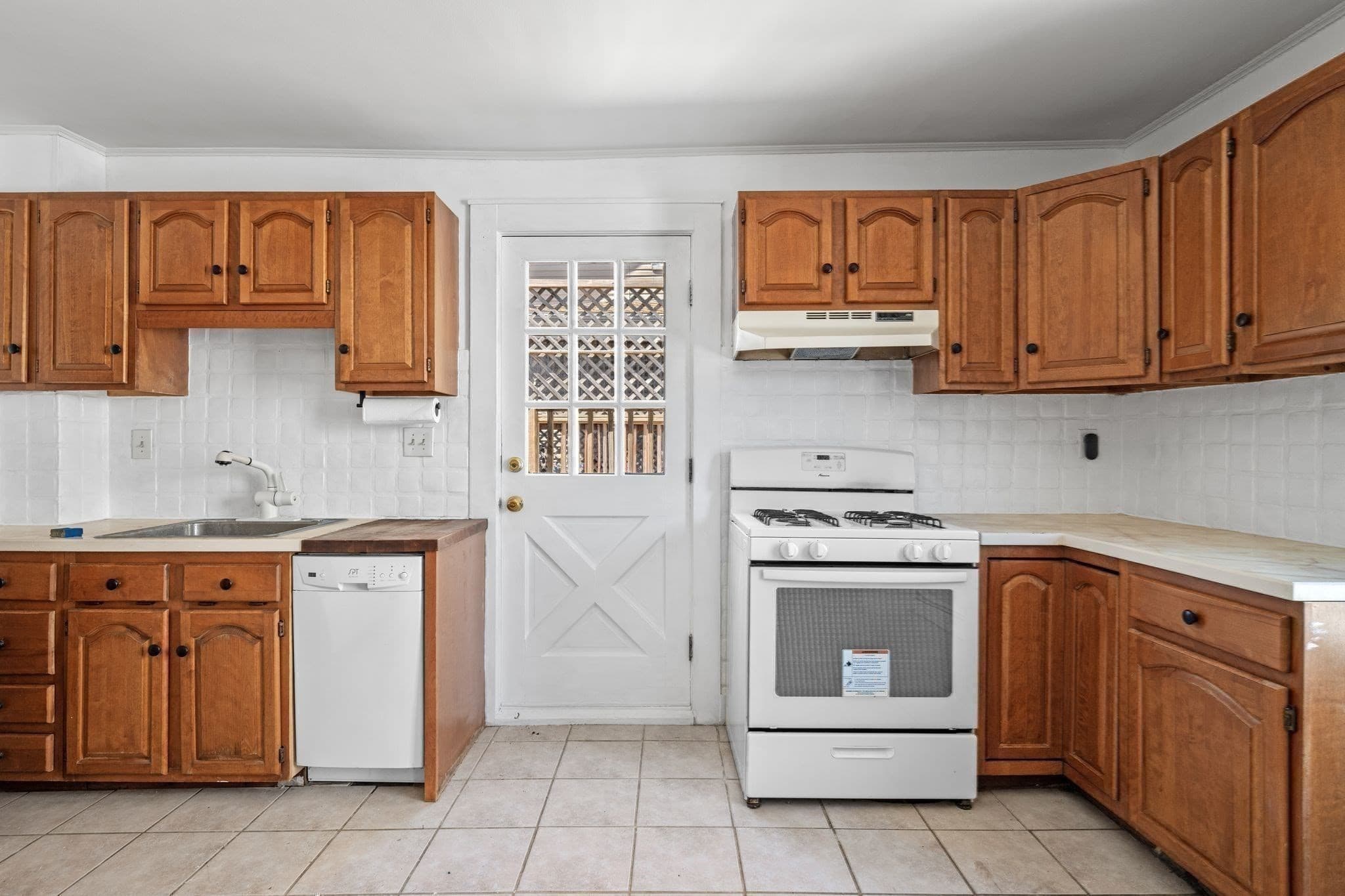 Condominium at 12-16 Landon Cir # 3, Lynn MA 01902, photo 11 of 29