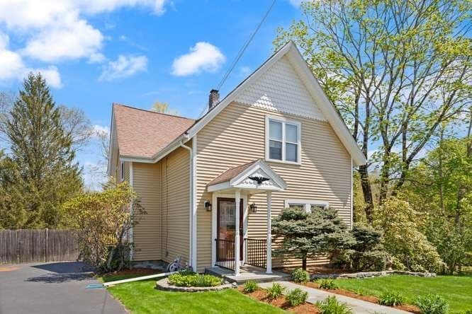 Single Family Residence at 56 S. Worcester St, Norton MA 02766, photo 4 of 41