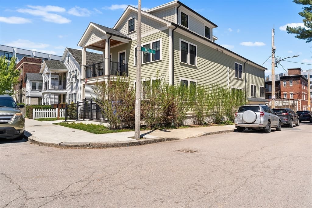 Condominium at 95 W Walnut Park # 1, Boston MA 02119, photo 2 of 26