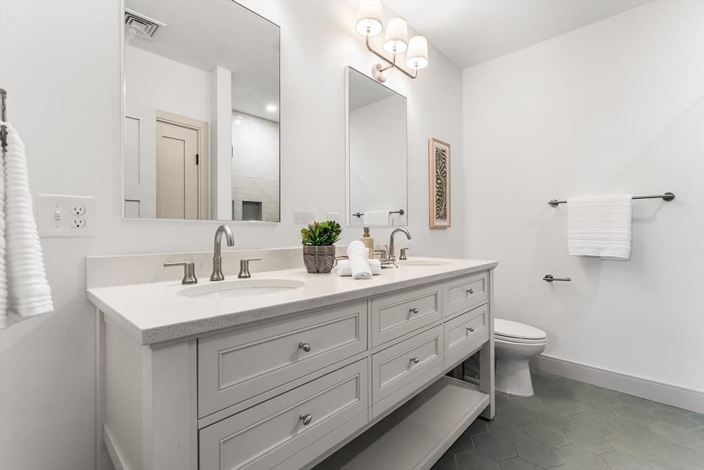 Condominium at 95 W Walnut Park # 1, Boston MA 02119, photo 16 of 26