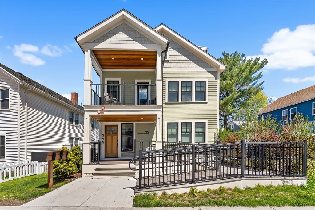 95 W Walnut Park # 1, Boston MA 02119