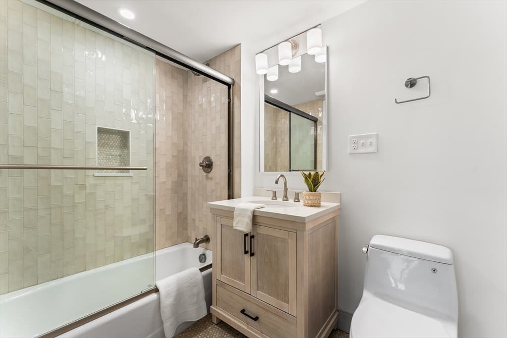 Condominium at 95 W Walnut Park # 1, Boston MA 02119, photo 19 of 26