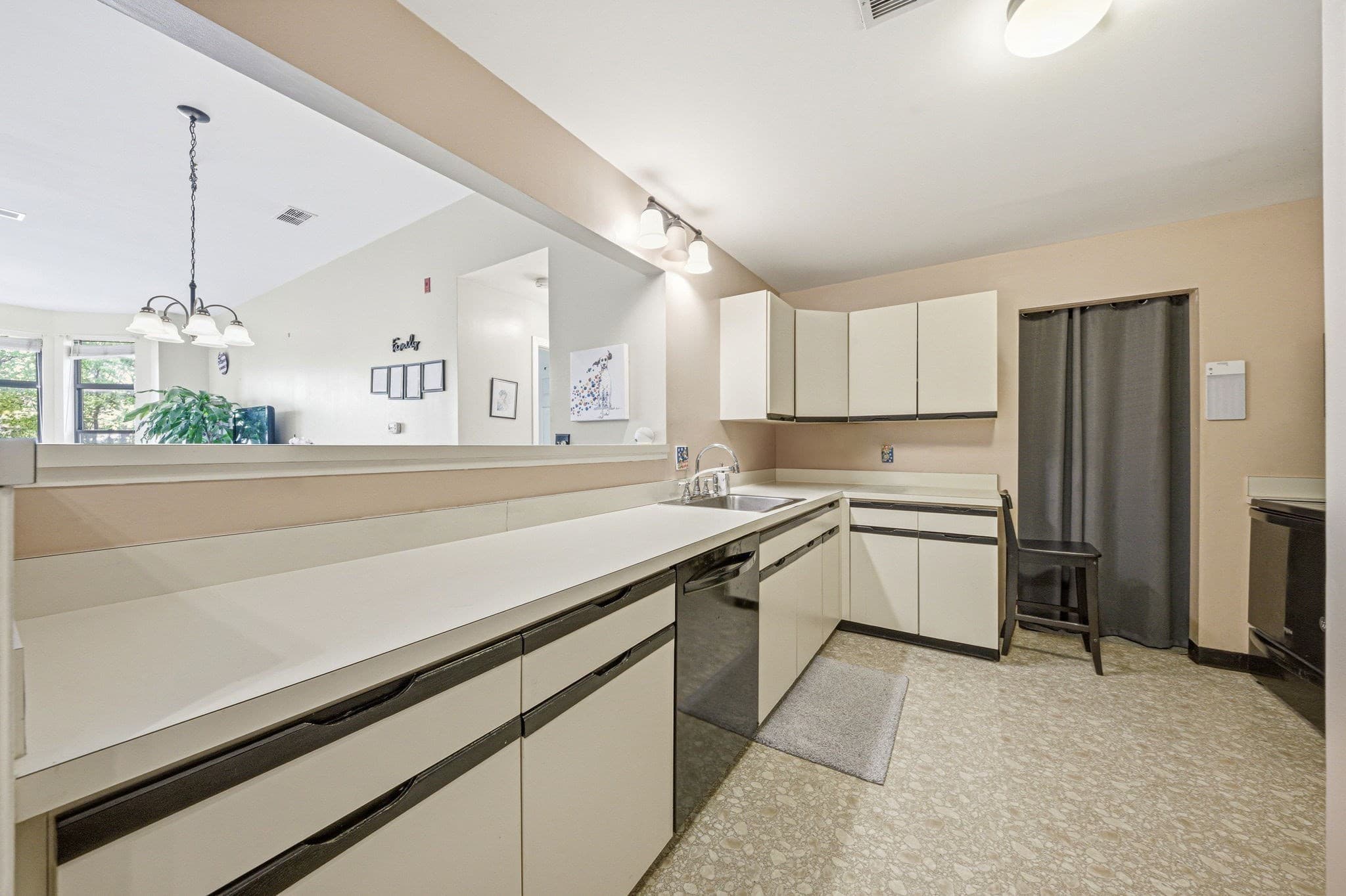 Condominium at 90 Sea # 107, Weymouth MA 02191, photo 7 of 30