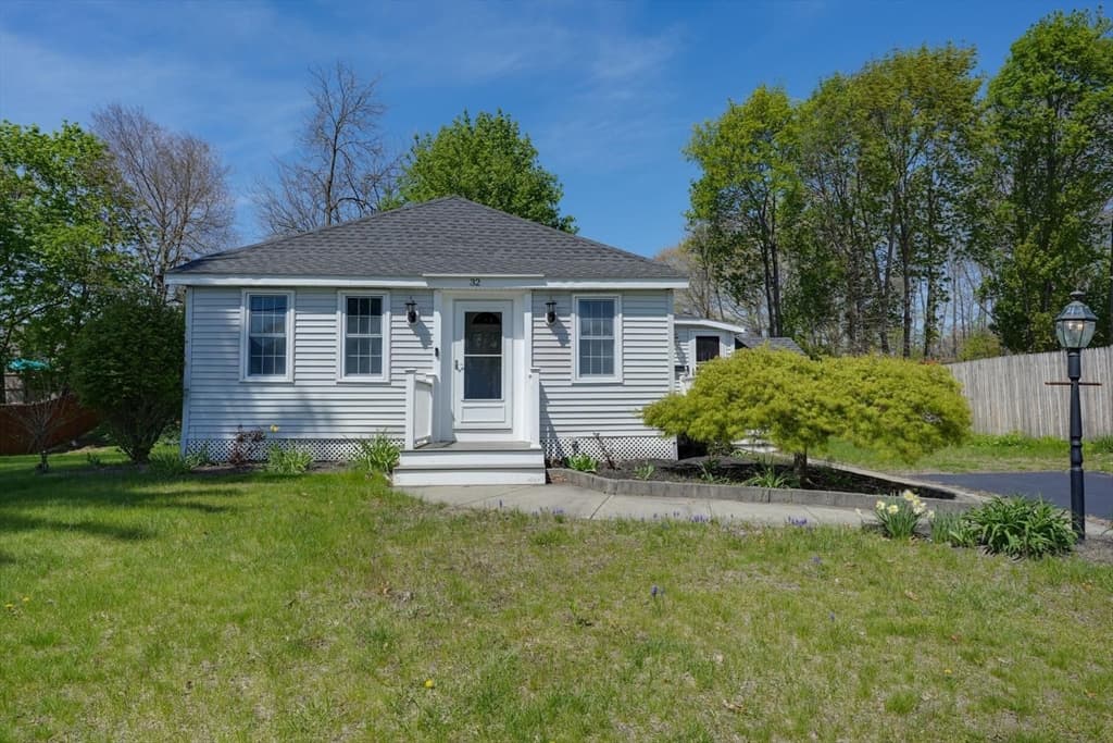32 Plainfield Ave, Shrewsbury MA 01545