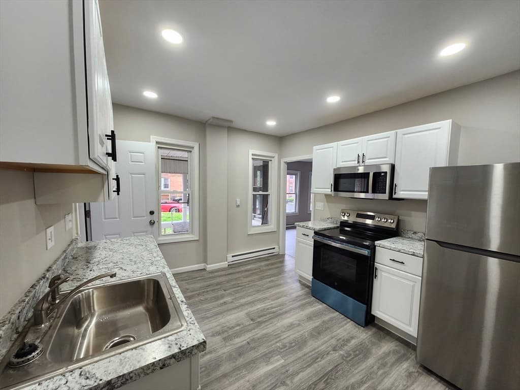 Multi Family at 179 Sargeant St, Holyoke MA 01040, Holyoke, photo 2 of 19