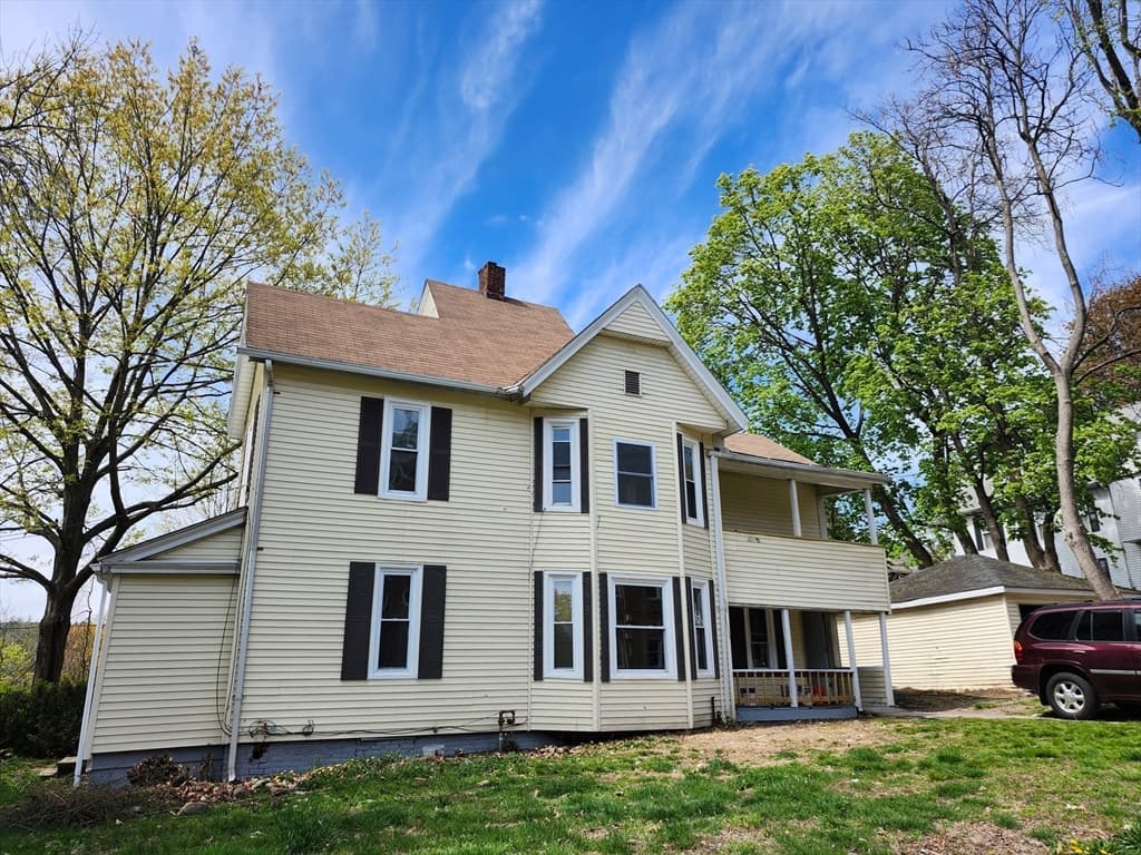 179 Sargeant St, Holyoke MA 01040