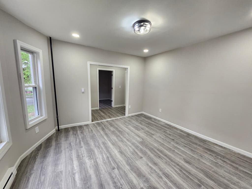 Multi Family at 179 Sargeant St, Holyoke MA 01040, Holyoke, photo 5 of 19