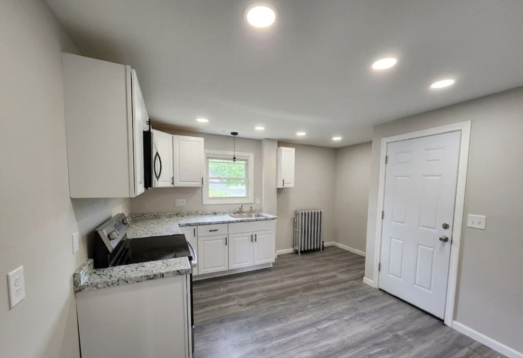 Multi Family at 179 Sargeant St, Holyoke MA 01040, Holyoke, photo 11 of 19