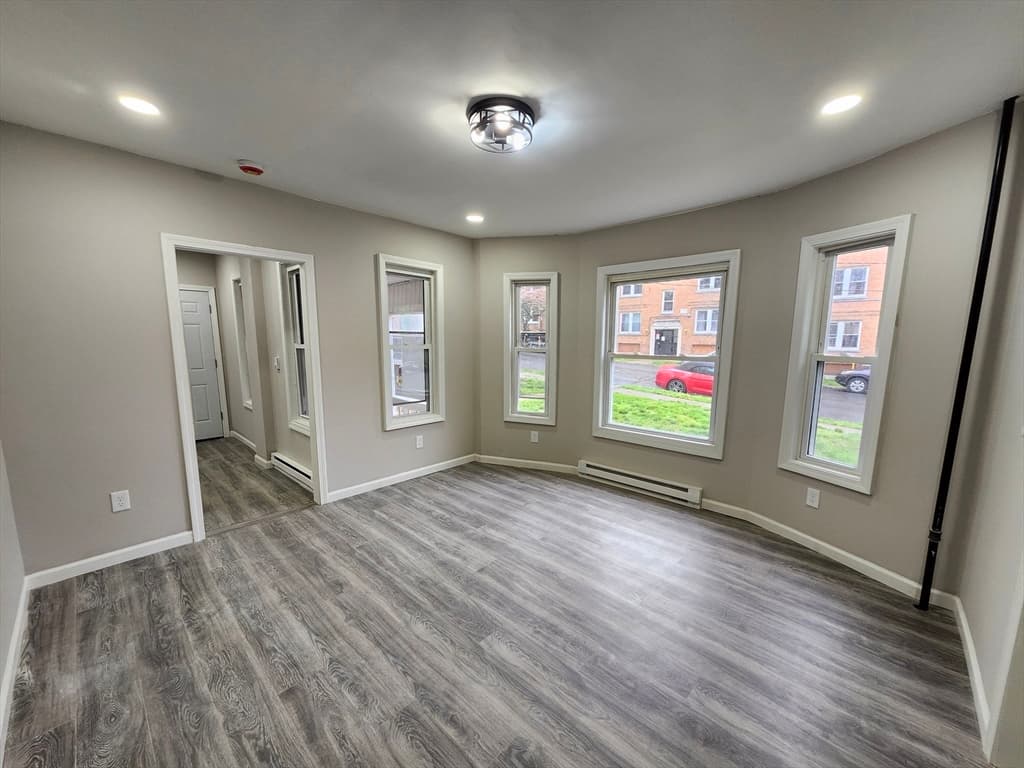 Multi Family at 179 Sargeant St, Holyoke MA 01040, Holyoke, photo 4 of 19