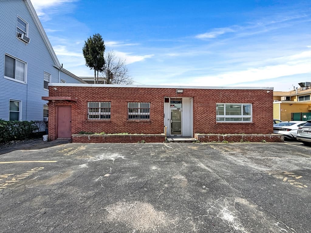 64 Dewey St, Worcester MA 01610 photo 3