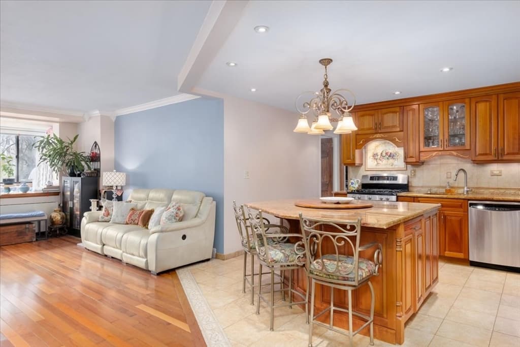 Condominium at 6 Whittier Place # 4N, Boston MA 02114, photo 6 of 30