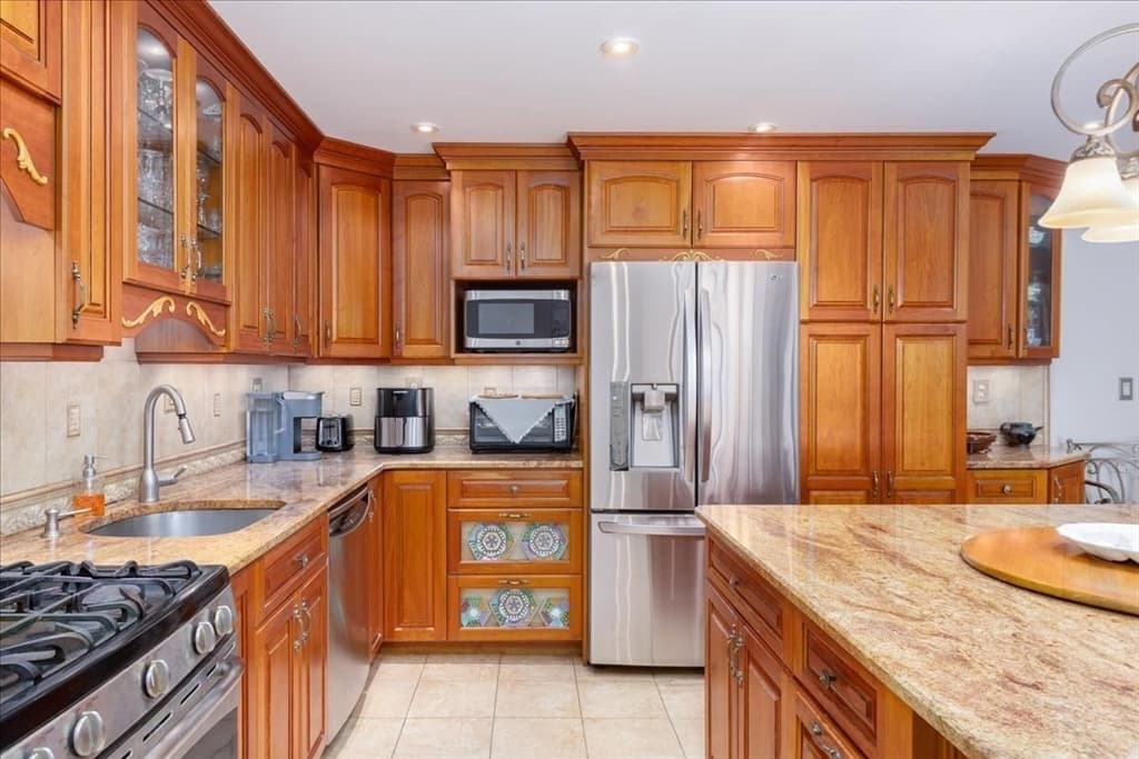 Condominium at 6 Whittier Place # 4N, Boston MA 02114, photo 3 of 30