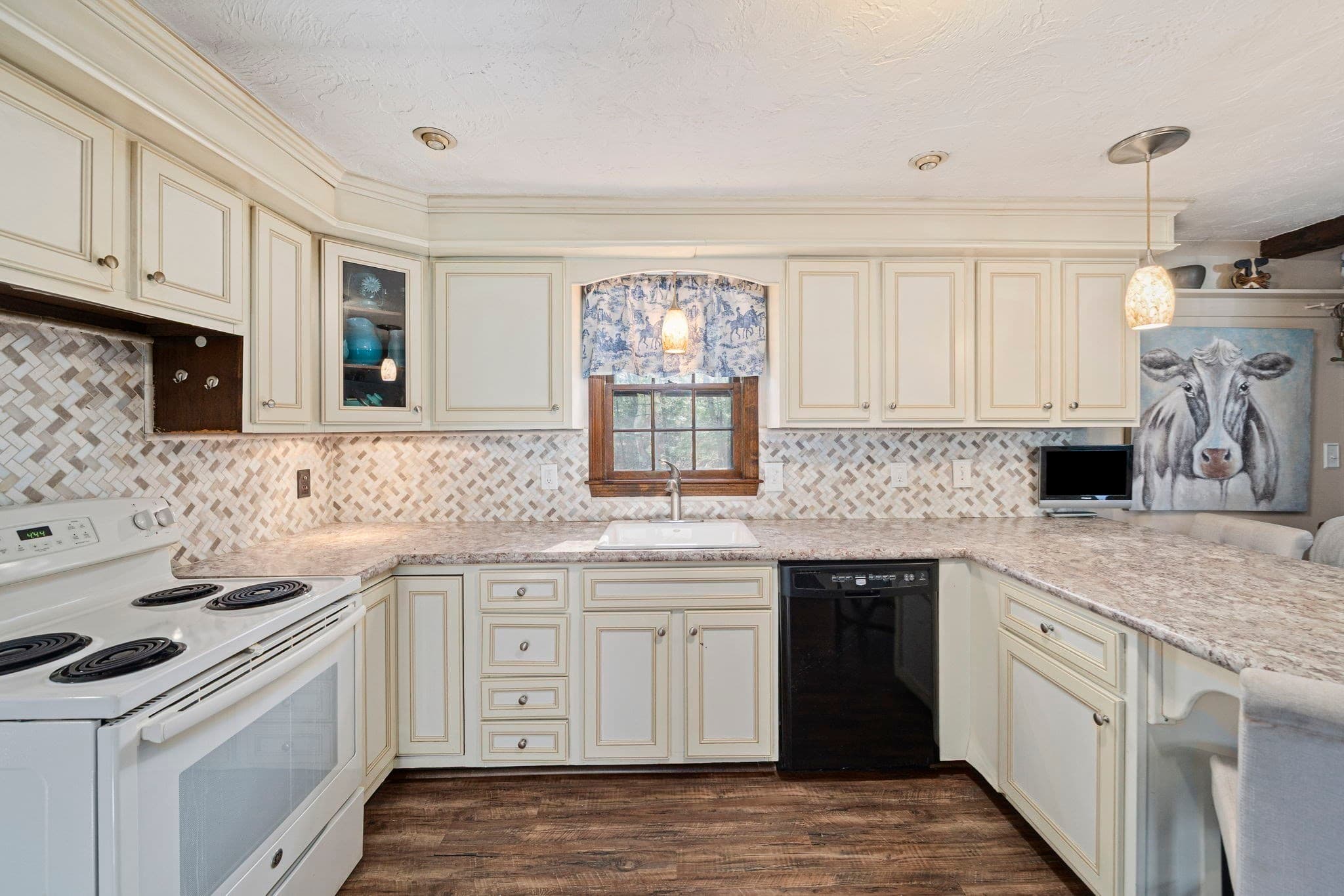 Single Family Residence at 110 Country Rd, Hanover MA 02339, photo 2 of 34
