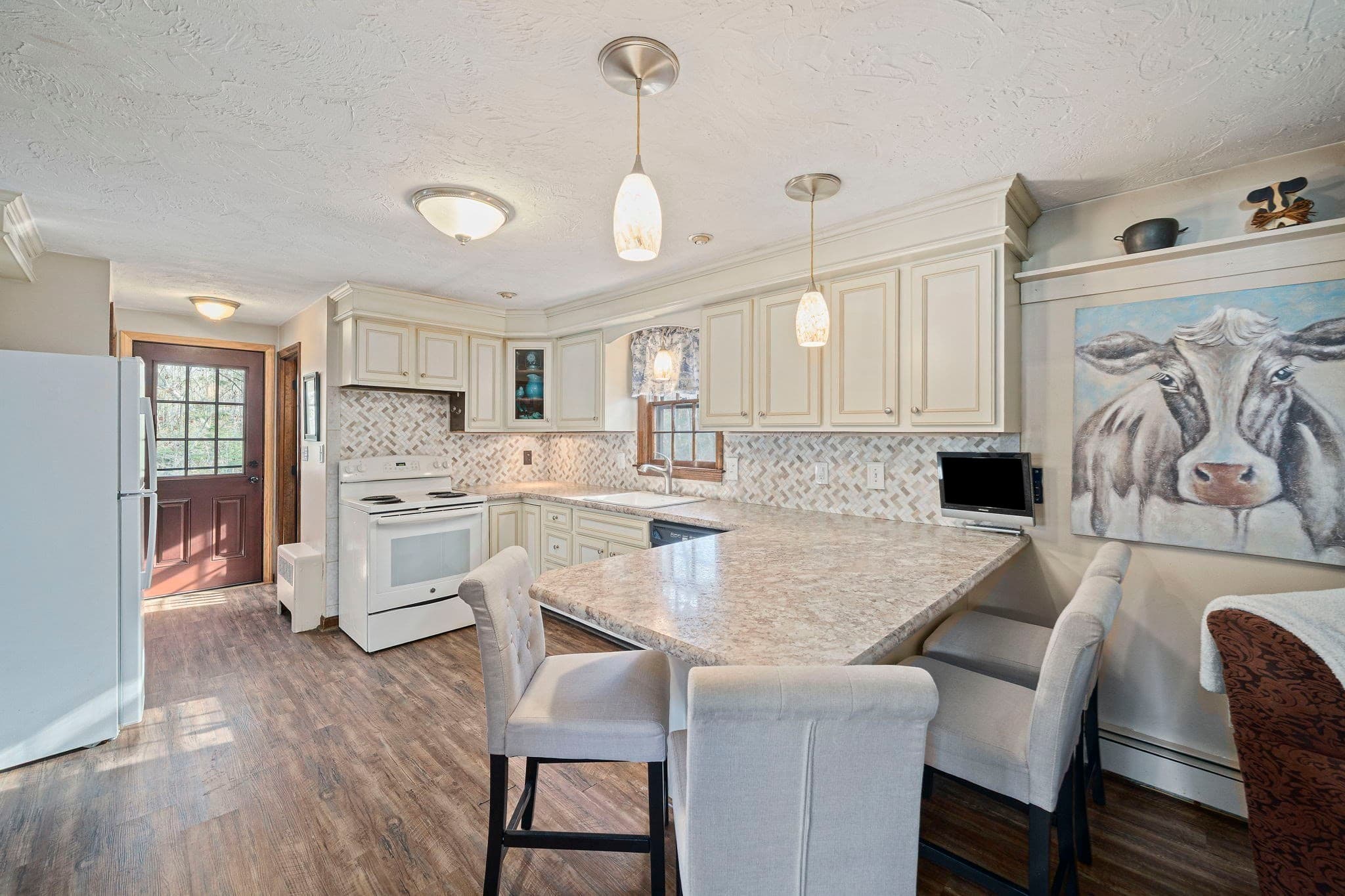 Single Family Residence at 110 Country Rd, Hanover MA 02339, photo 3 of 34