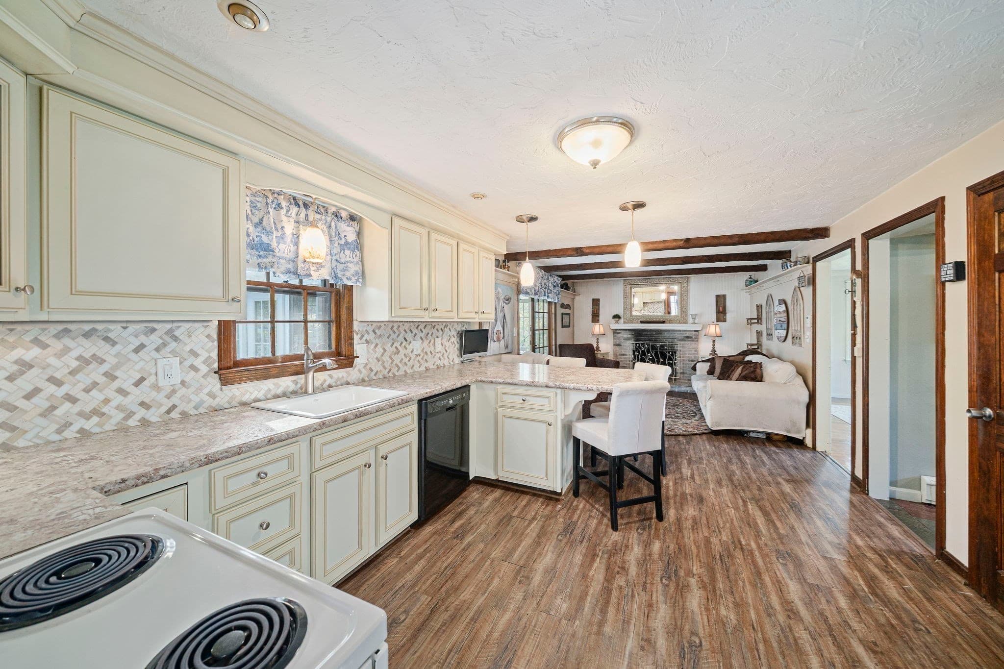 Single Family Residence at 110 Country Rd, Hanover MA 02339, photo 4 of 34