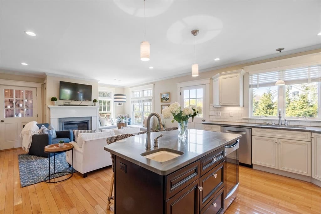 Single Family Residence at 696 Main St, Concord MA 01742, photo 7 of 38
