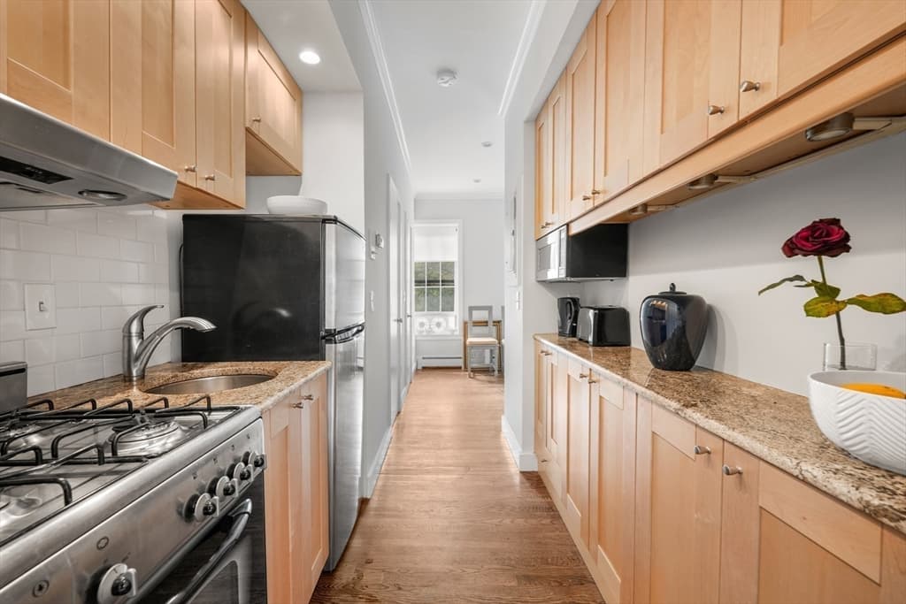 Condominium at 11 Dartmouth Pl # 2, Boston MA 02116, photo 4 of 7