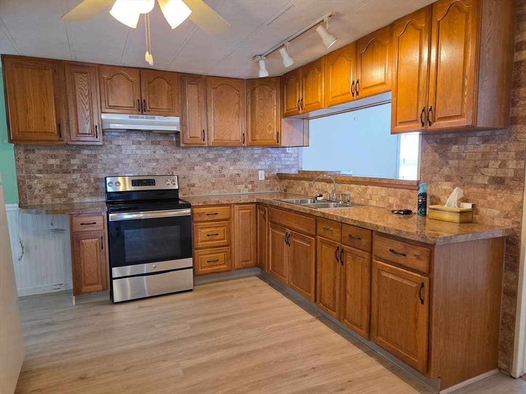 84 Tavitian Blvd, Marlborough MA 01752 photo 2