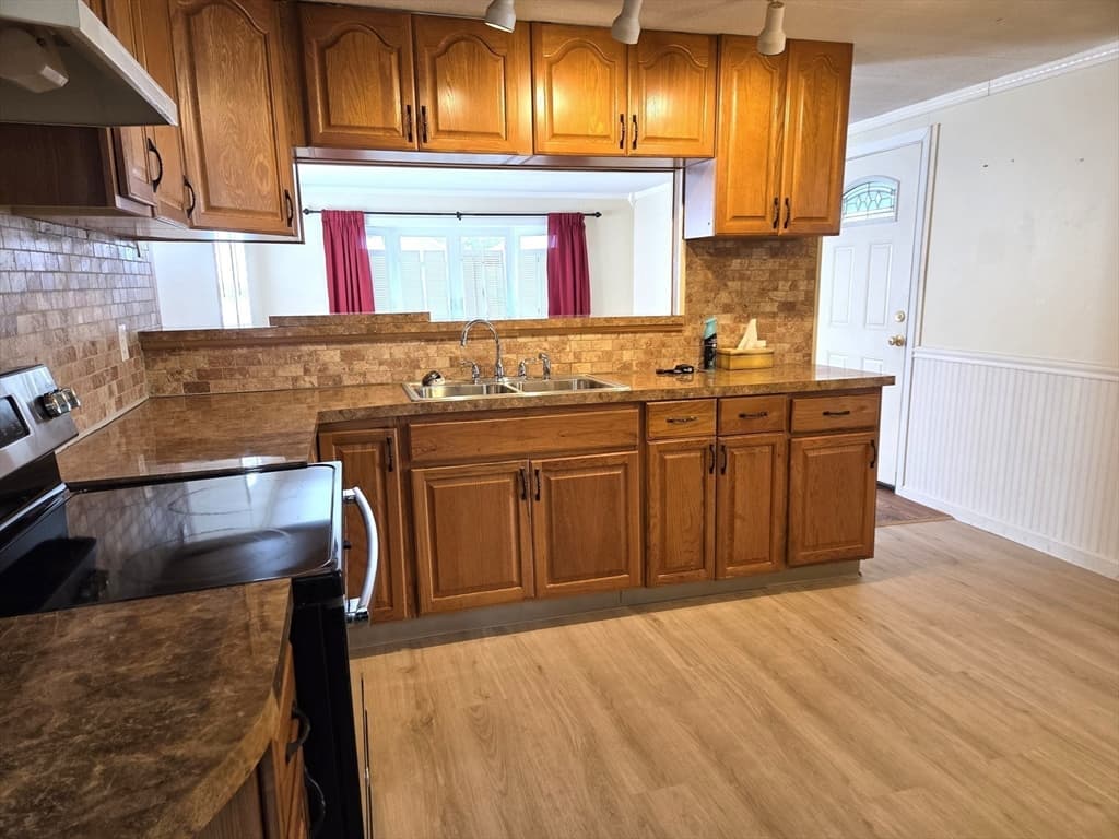 84 Tavitian Blvd, Marlborough MA 01752 photo 3