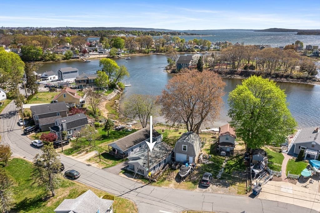126 Ocean View Ave, Swansea MA 02777