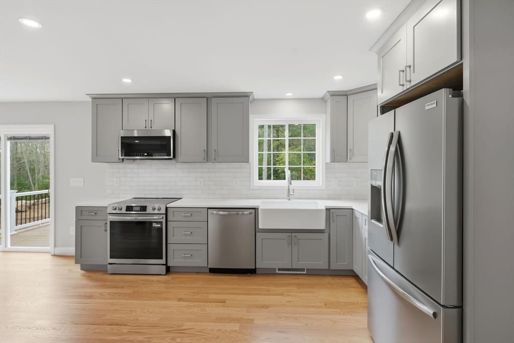 14 Elaine Dr, Hopkinton RI 02833 photo 2