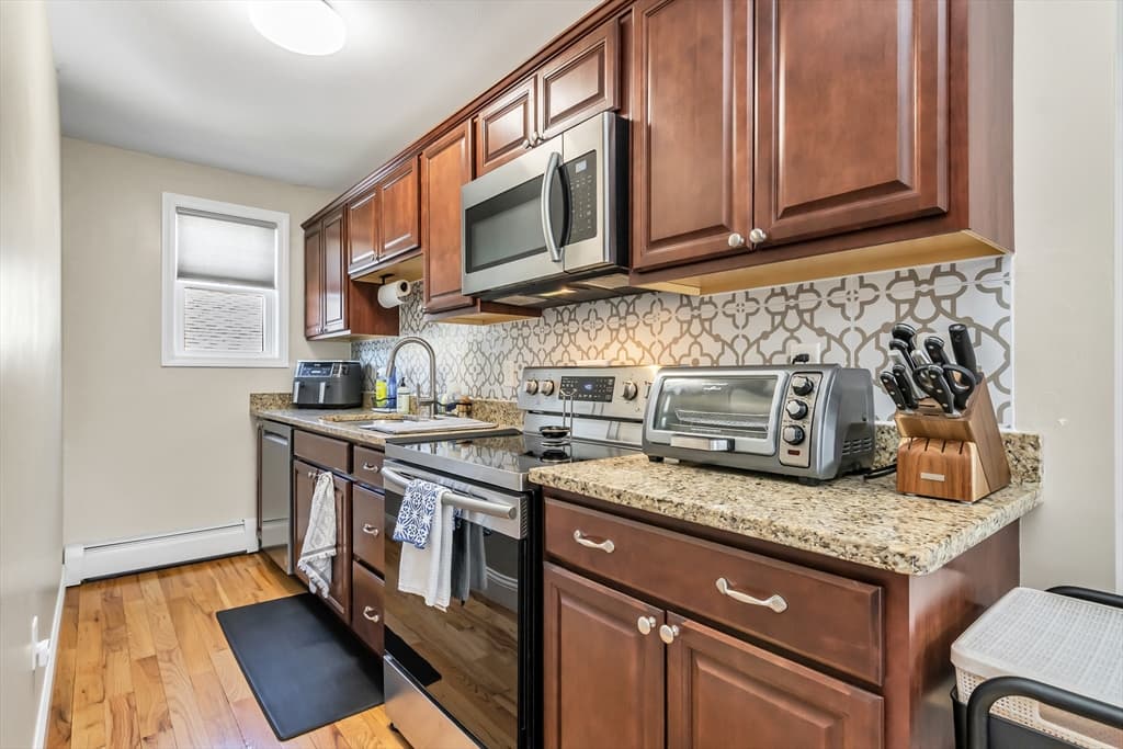 Single Family Residence at 19 Forest St, Haverhill MA 01832, photo 13 of 28